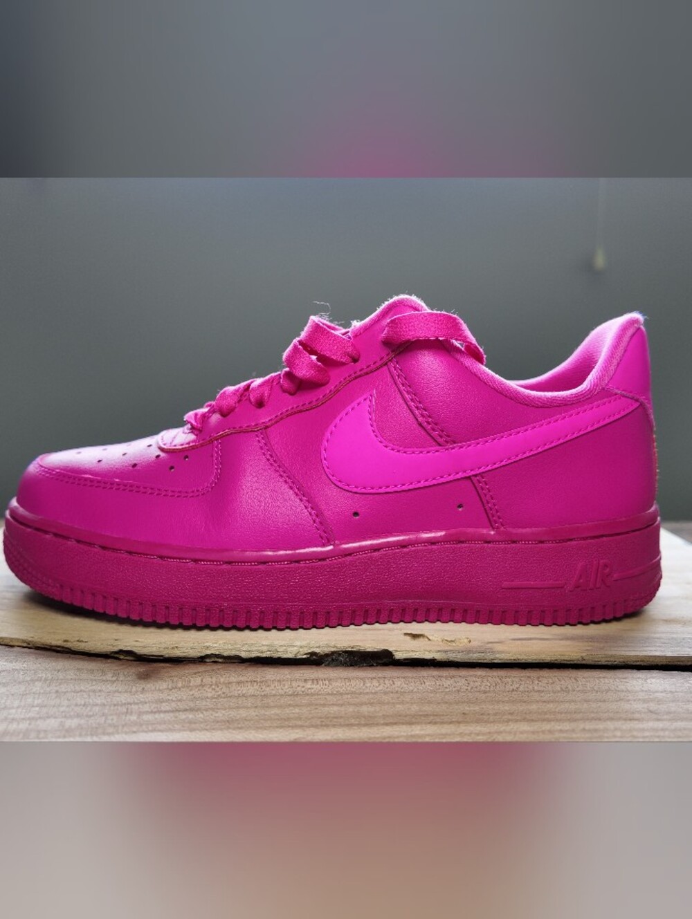 Women’s Nike Air Force 1 '07 "Fireberry" (Style DD8959-600)/ Size 7